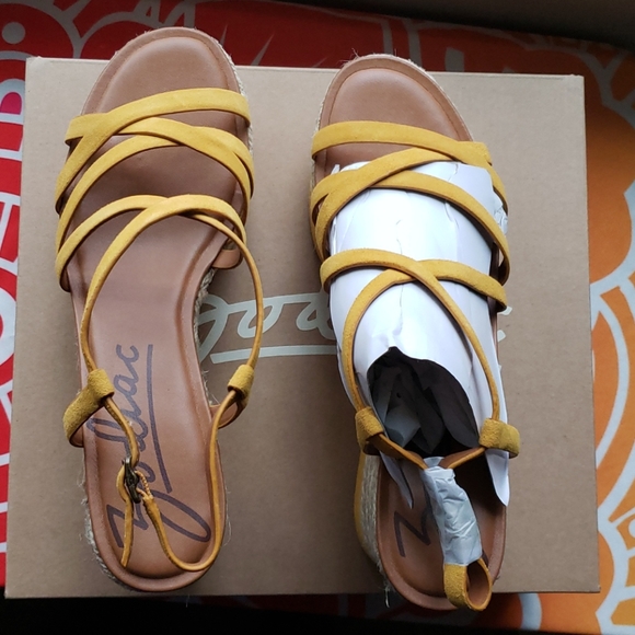 NIB Yellow Zodiac Yolanda wedge sandal - Picture 3 of 12
